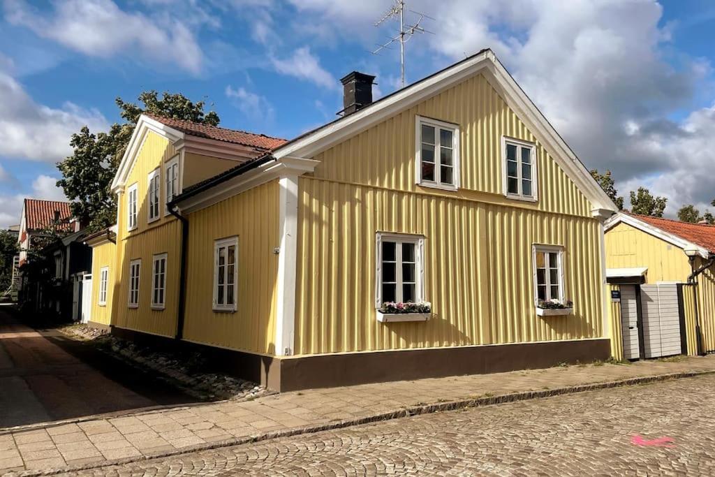 Central Laegenhet I 1700-Talshus Västervik Exterior photo